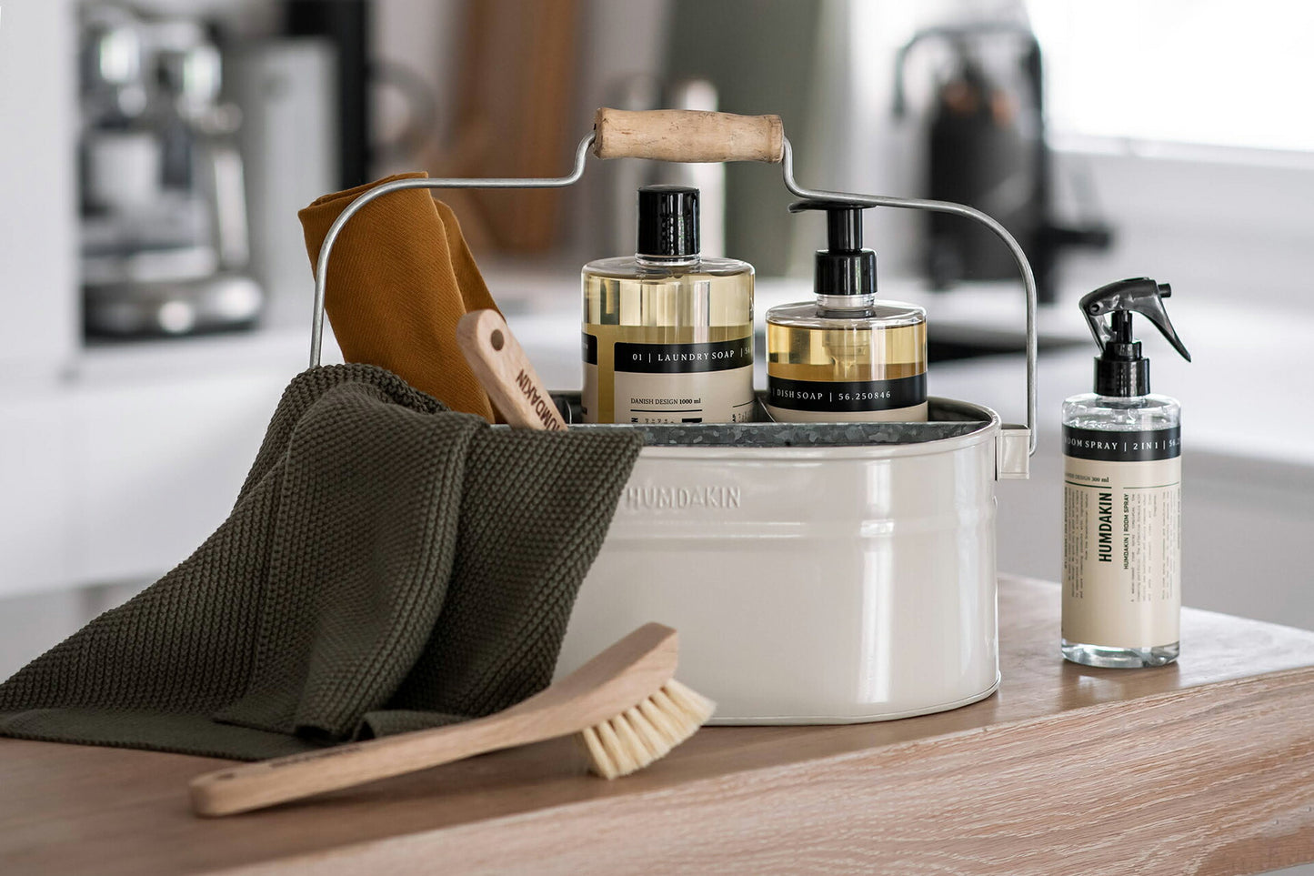 HUMDAKIN(ハムダキン)ファブリックスプレー カモミール&シーバックソーン 300ml NO.605